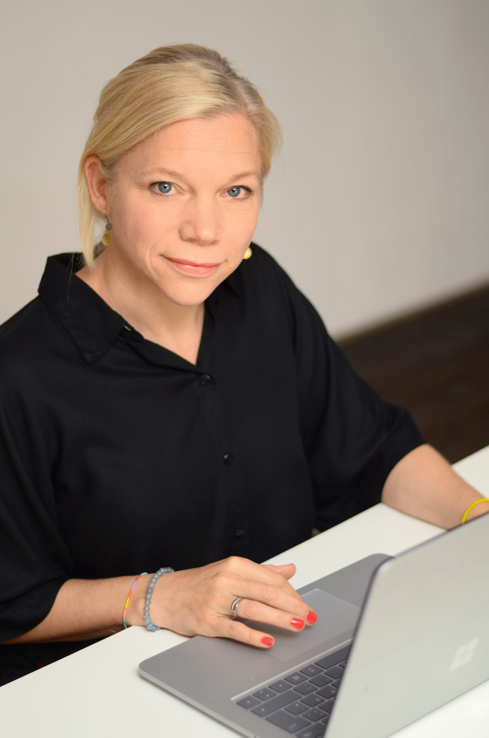 Felicitas Giese am PC